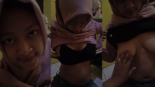 Bokep Indo Hijab Main Kekost Pacar Digrepe